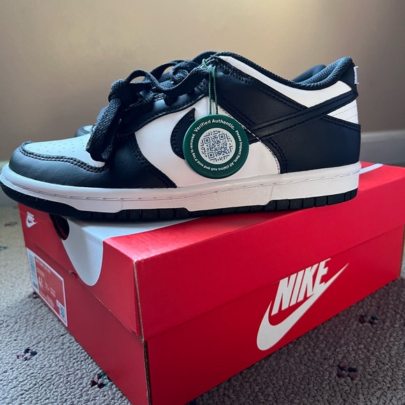 Nike Panda Low Dunks - Picture 2 of 4